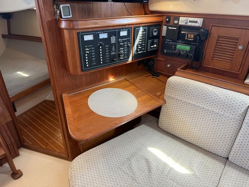 1999 Island Packet 380