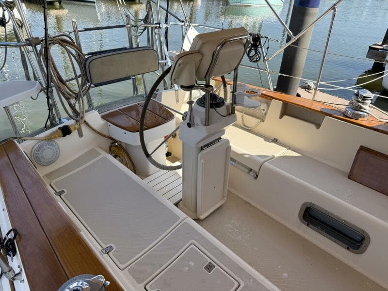 1999 Island Packet 380