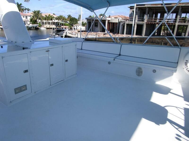 Flybridge Seating to Port 