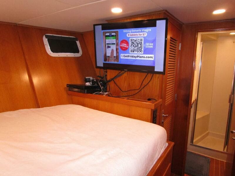 Captain's Cabin 