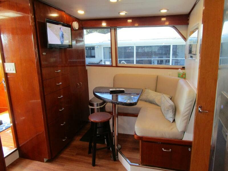 Galley to Stbd.   