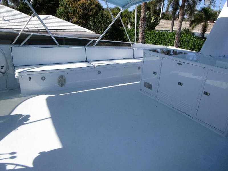 Flybridge Seating to Stbd.  