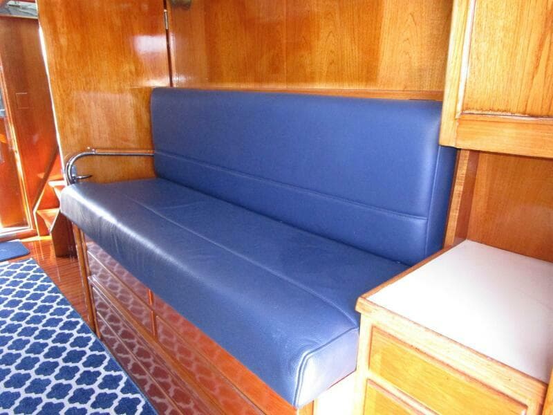 Helm Seat 