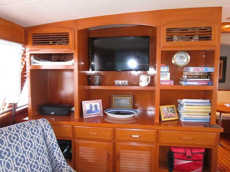 Salon Built In  