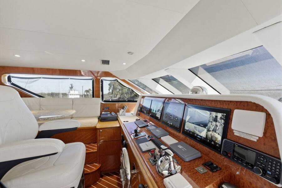 Cheoy Lee 95 FOOTLOOSE - Skybridge Helm