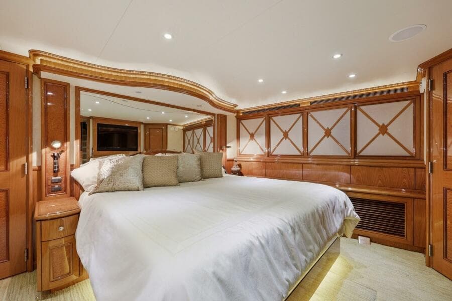 Cheoy Lee 95 FOOTLOOSE - VIP Stateroom
