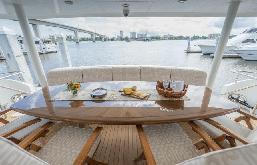 Cheoy Lee 95 FOOTLOOSE - Main Deck Aft