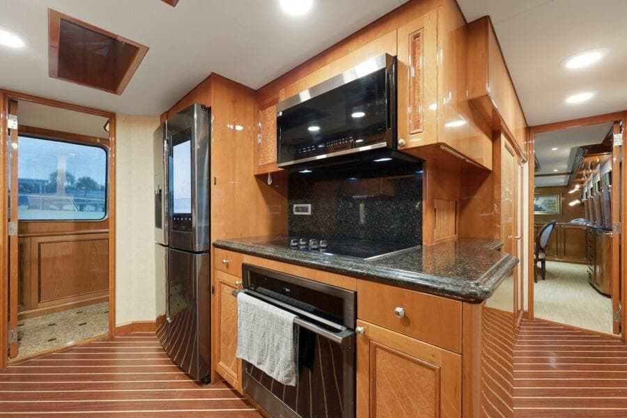 Cheoy Lee 95 FOOTLOOSE - Galley