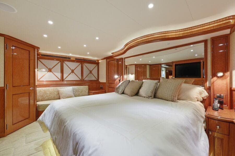 Cheoy Lee 95 FOOTLOOSE - VIP Stateroom