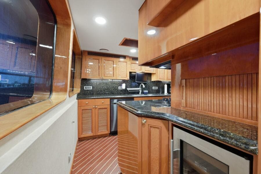 Cheoy Lee 95 FOOTLOOSE - Galley