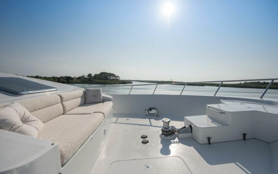 Cheoy Lee 95 FOOTLOOSE - Bow