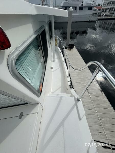37' Great Harbour port side deck2