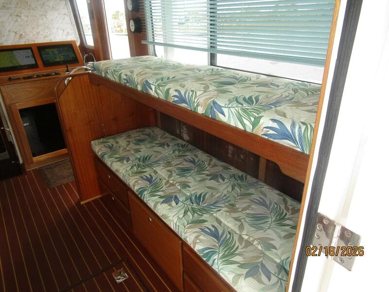 37' Great Harbour salon starboard berths1