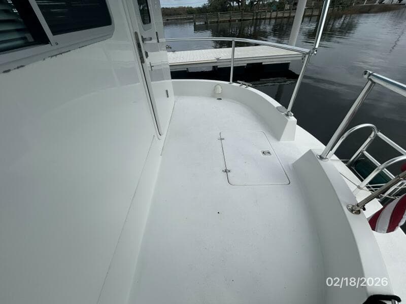 37' Great Harbour aftdeck starboard