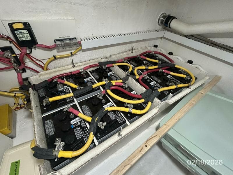 37' Great Harbour battery bank