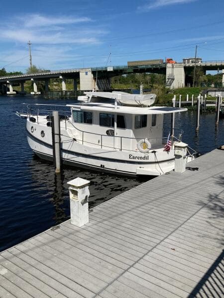 37' Great Harbour port aft profile1