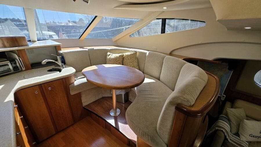 Dinette Forward