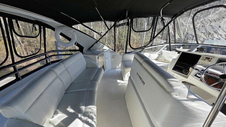Flybridge Port
