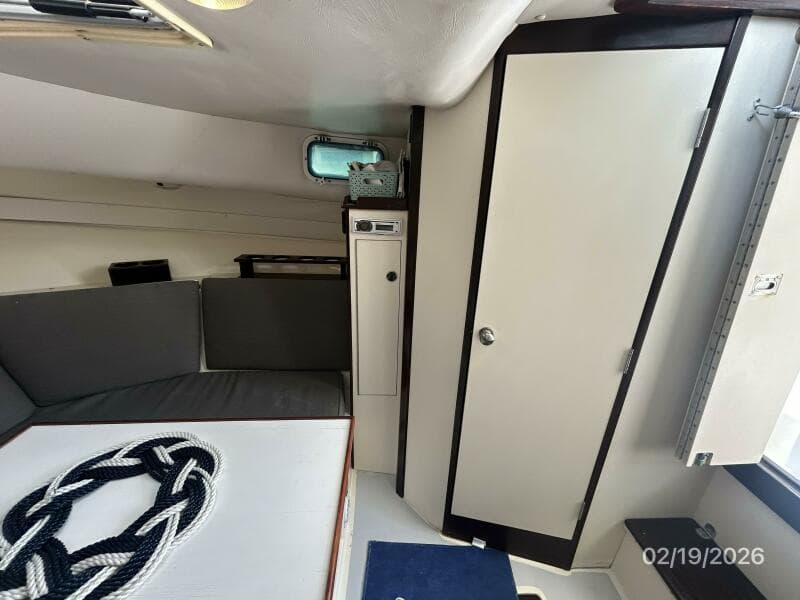 28' Albin cabin starboard