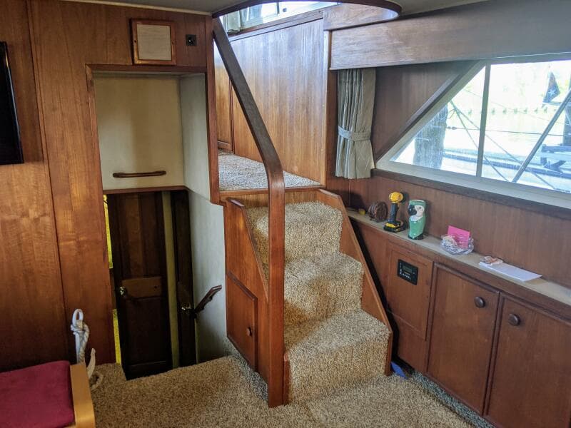 46' Chris Craft 1986 Lower Saloon