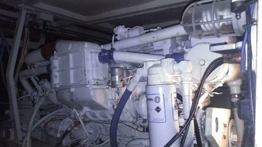 46' Chris Craft 1986 Engineroom