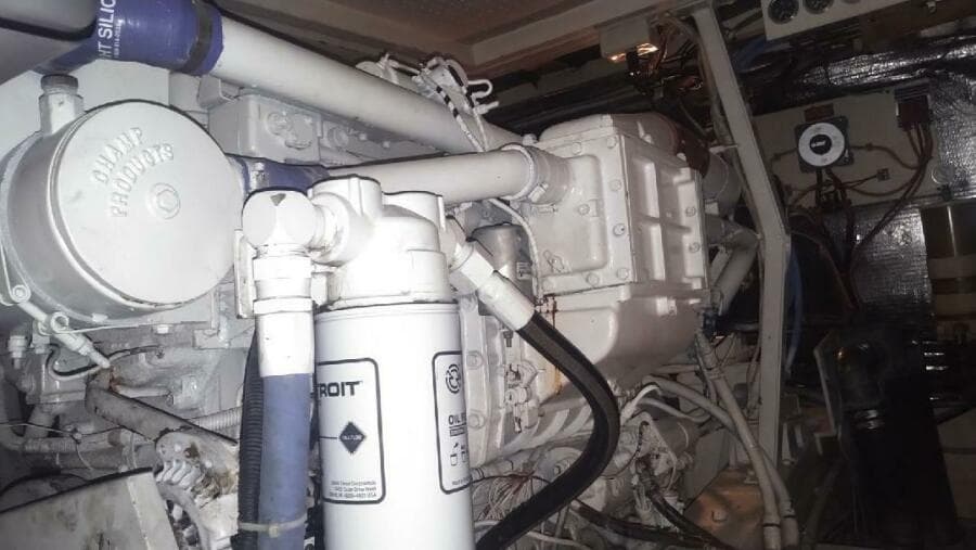 46' Chris Craft 1986 Engineroom