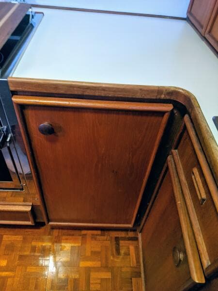 46' Chris Craft 1986 Galley