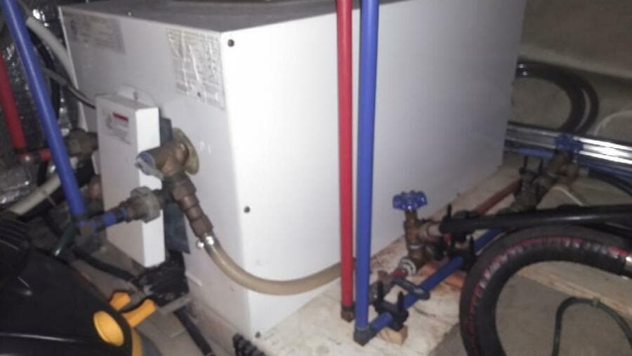 46' Chris Craft 1986 Engineroom
