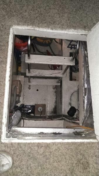 46' Chris Craft 1986 Engineroom