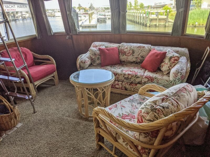 46' Chris Craft 1986 Upper Saloon
