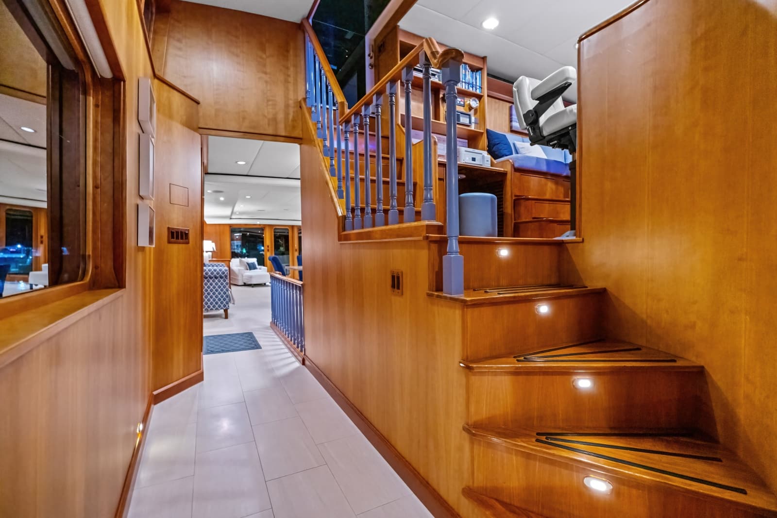 1998 Burger Raised Pilothouse