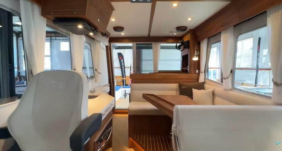 2025 Targa 37 Flybridge