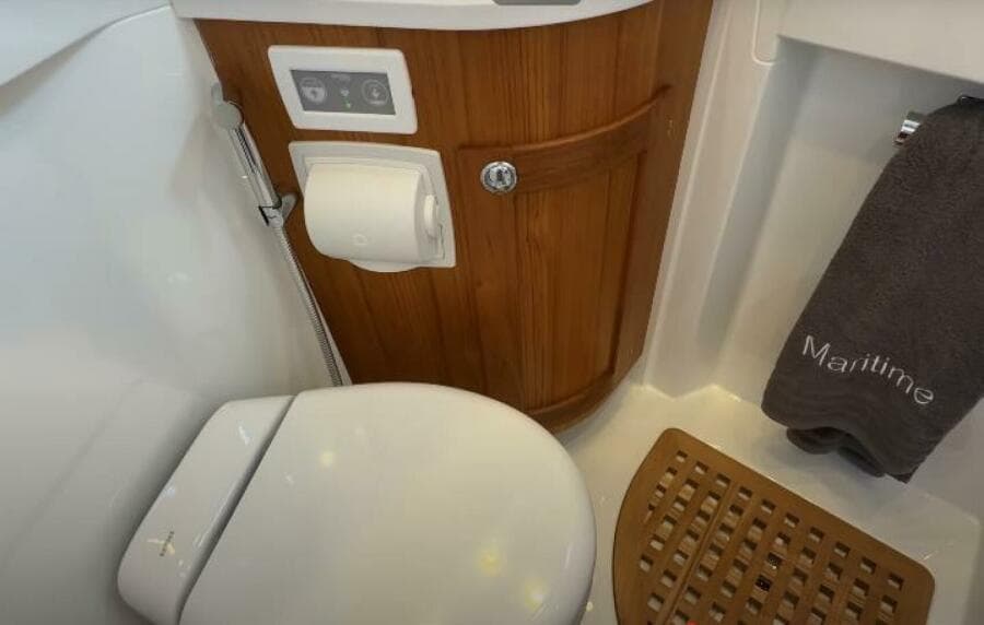 2025 Targa 37 Flybridge