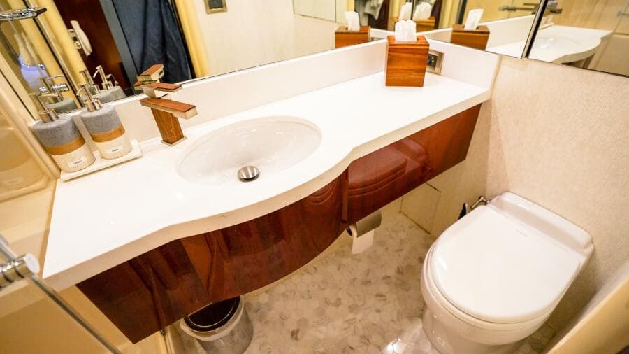 2004 Lazzara Yachts 80 SL