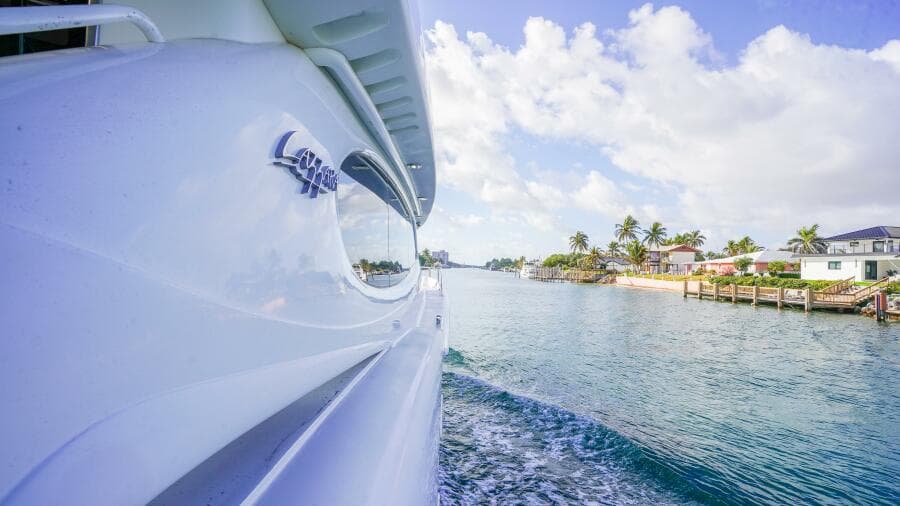 2004 Lazzara Yachts 80 SL