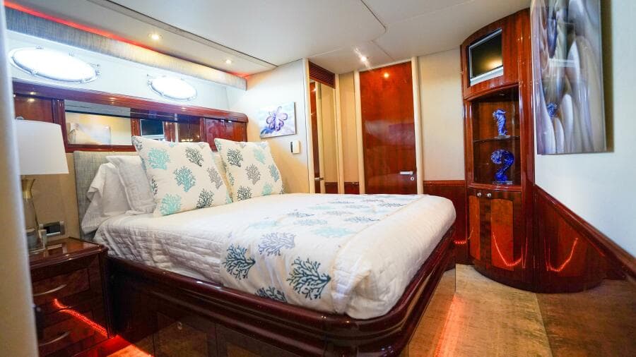 2004 Lazzara Yachts 80 SL