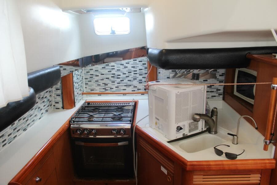 2004 Lagoon 43 Power Cat
