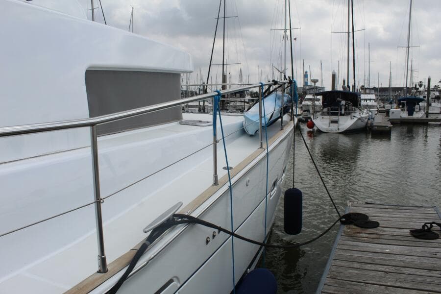 2004 Lagoon 43 Power Cat