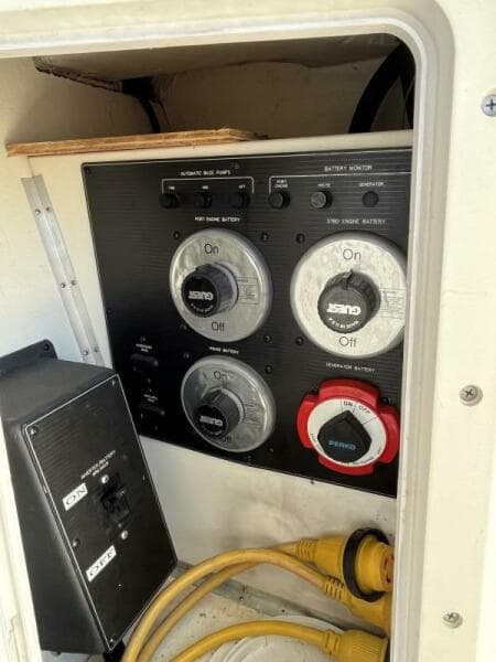 1996 Bayliner 3788 Command Bridge
