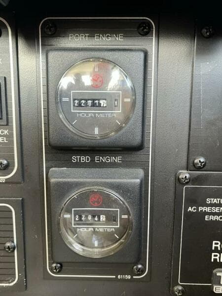 1996 Bayliner 3788 Command Bridge