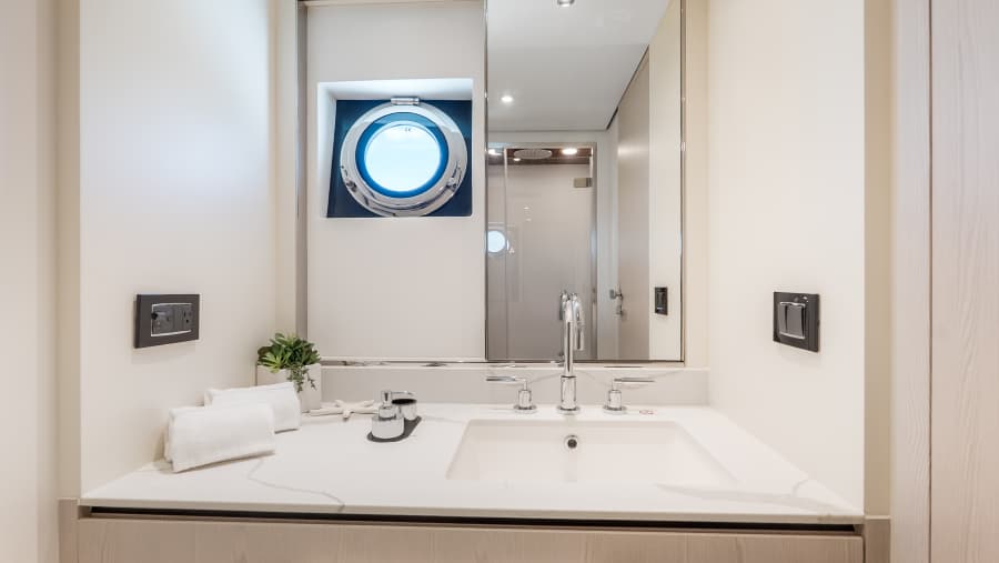 2025 Azimut 78 FLY