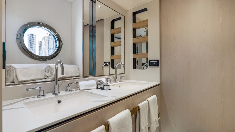 2025 Azimut 78 FLY