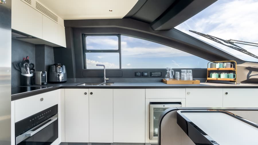 2025 Azimut 78 FLY