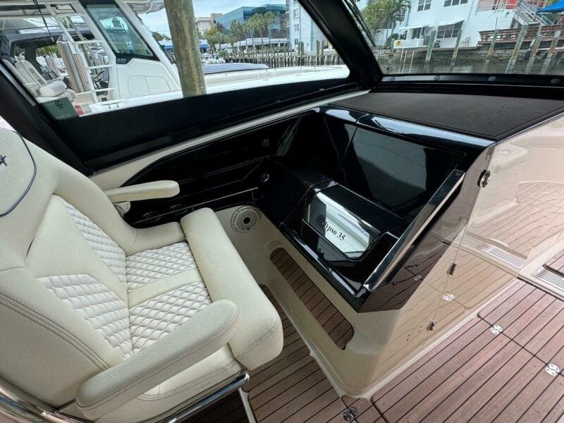 2022 Chris-Craft Calypso 35