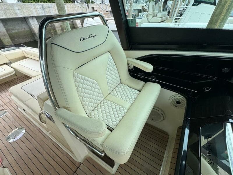 2022 Chris-Craft Calypso 35