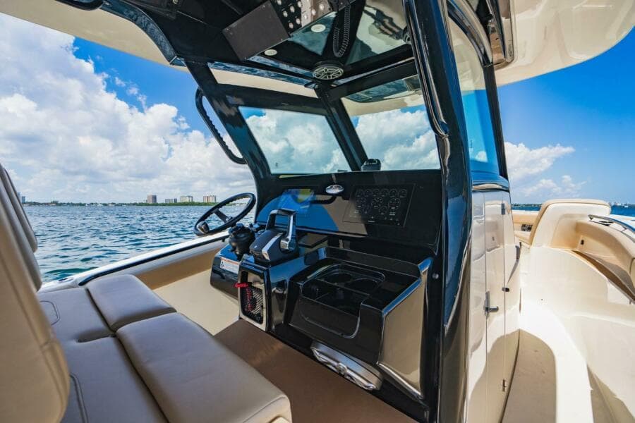 2022 Scout 305 LXF