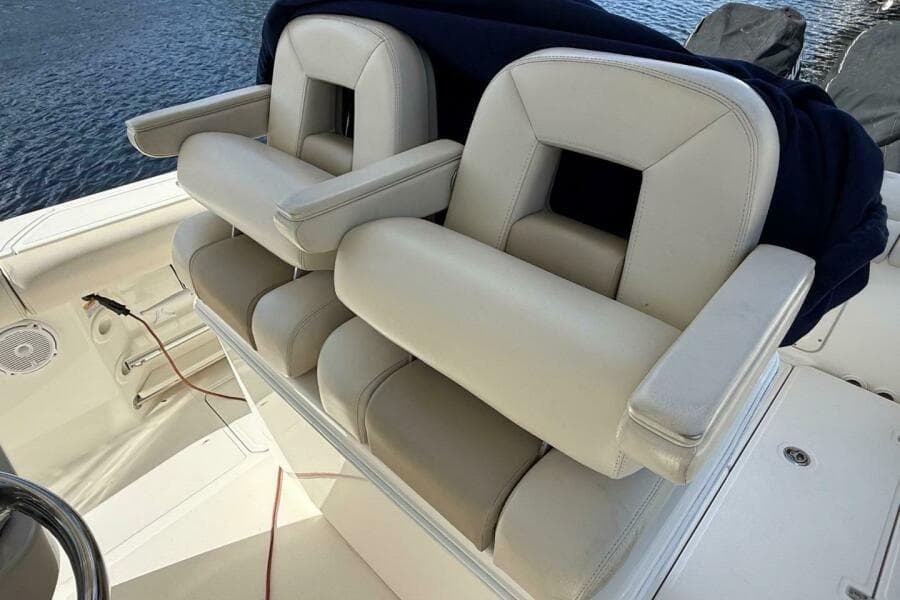 2018 Boston Whaler 250 Outrage