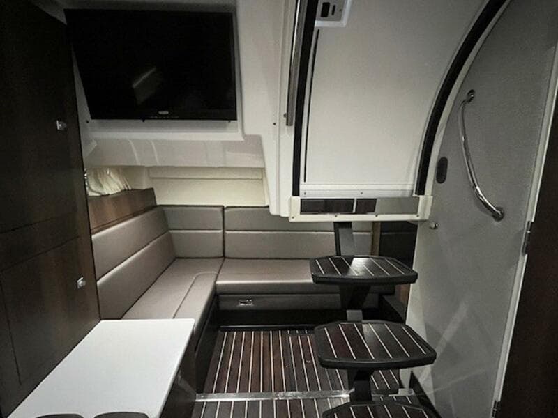 2018 Monterey 335 Sport Yacht