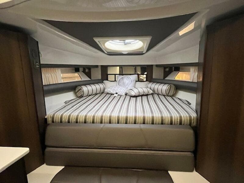 2018 Monterey 335 Sport Yacht