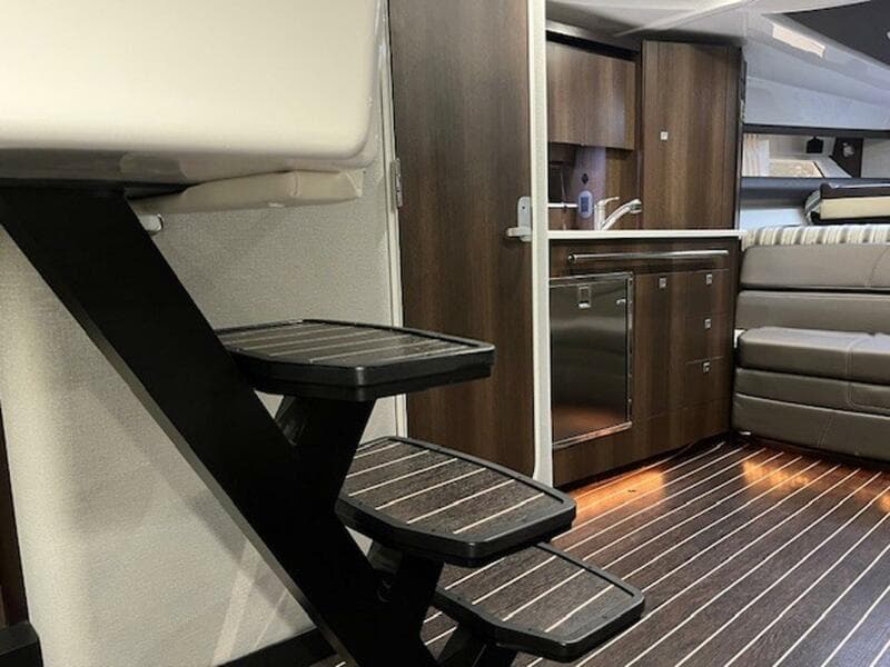 2018 Monterey 335 Sport Yacht